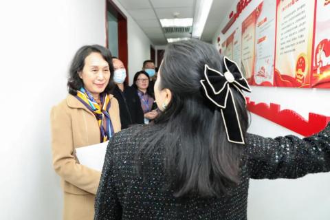 罗湖区人大常委副主任谭会茹一行莅临亿万28调研