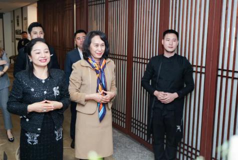 罗湖区人大常委副主任谭会茹一行莅临亿万28调研