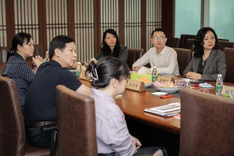 罗湖区委统战部副部长、工商联党组书记叶志伟一行到亿万28调研
