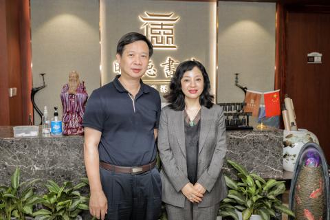 罗湖区委统战部副部长、工商联党组书记叶志伟一行到亿万28调研