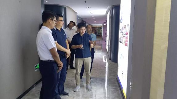 江西赣江新区一行领导到亿万28加速器考察调研